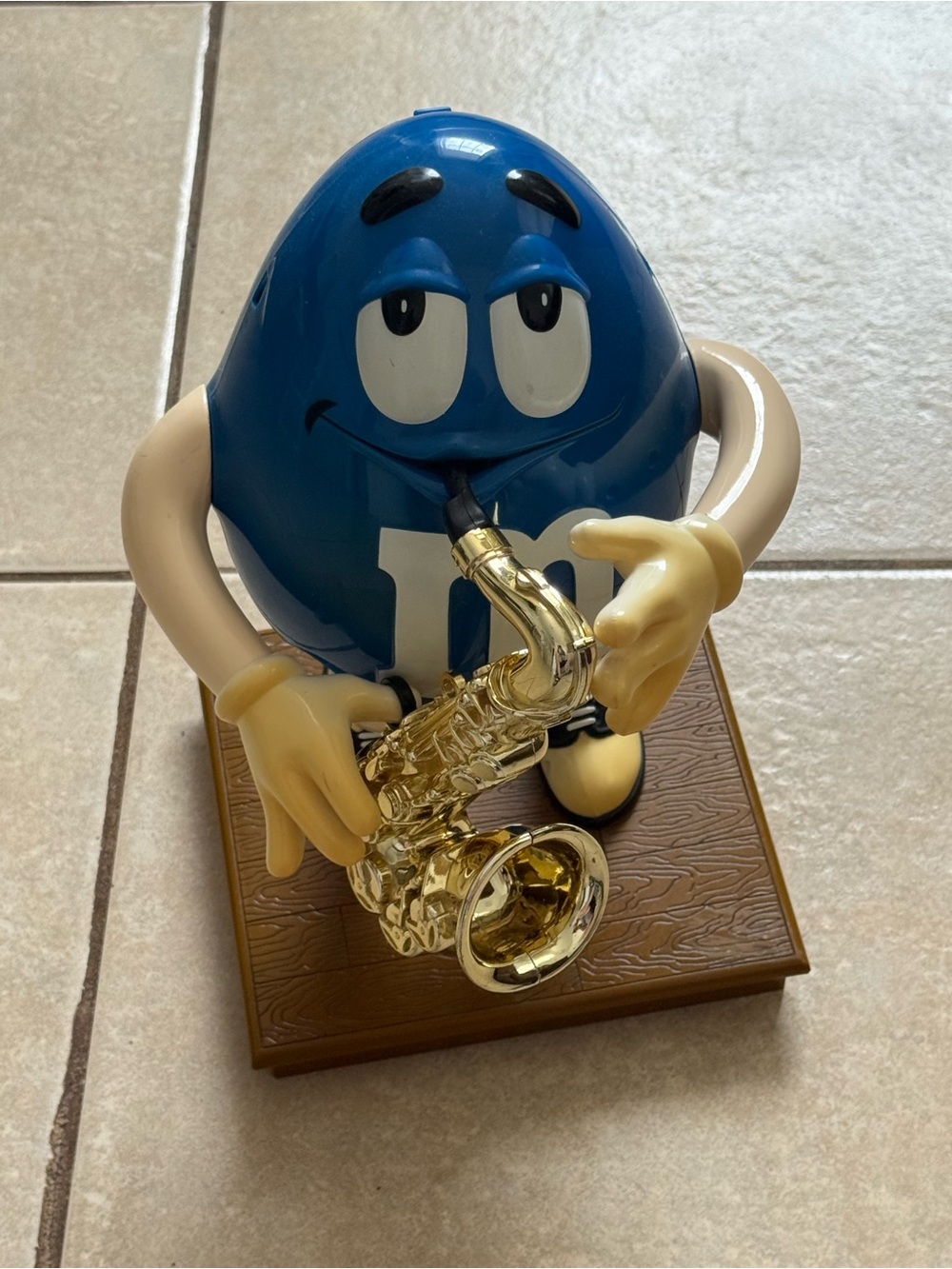M&M'S BLUE SAXOPHONE PLAYER "Blue's Cafe" Candy Dispenser figure 11x7 inches.